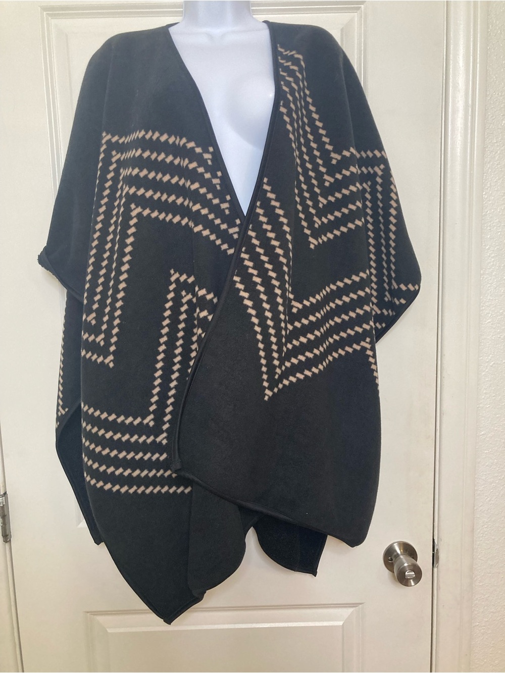 Ike Behar Black Geo Graphic One Size Open Poncho Boho Tribal